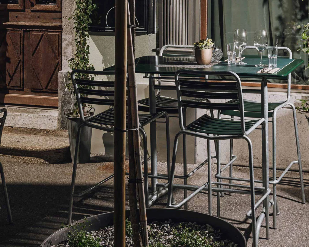 Stehtische, La Promenade Café