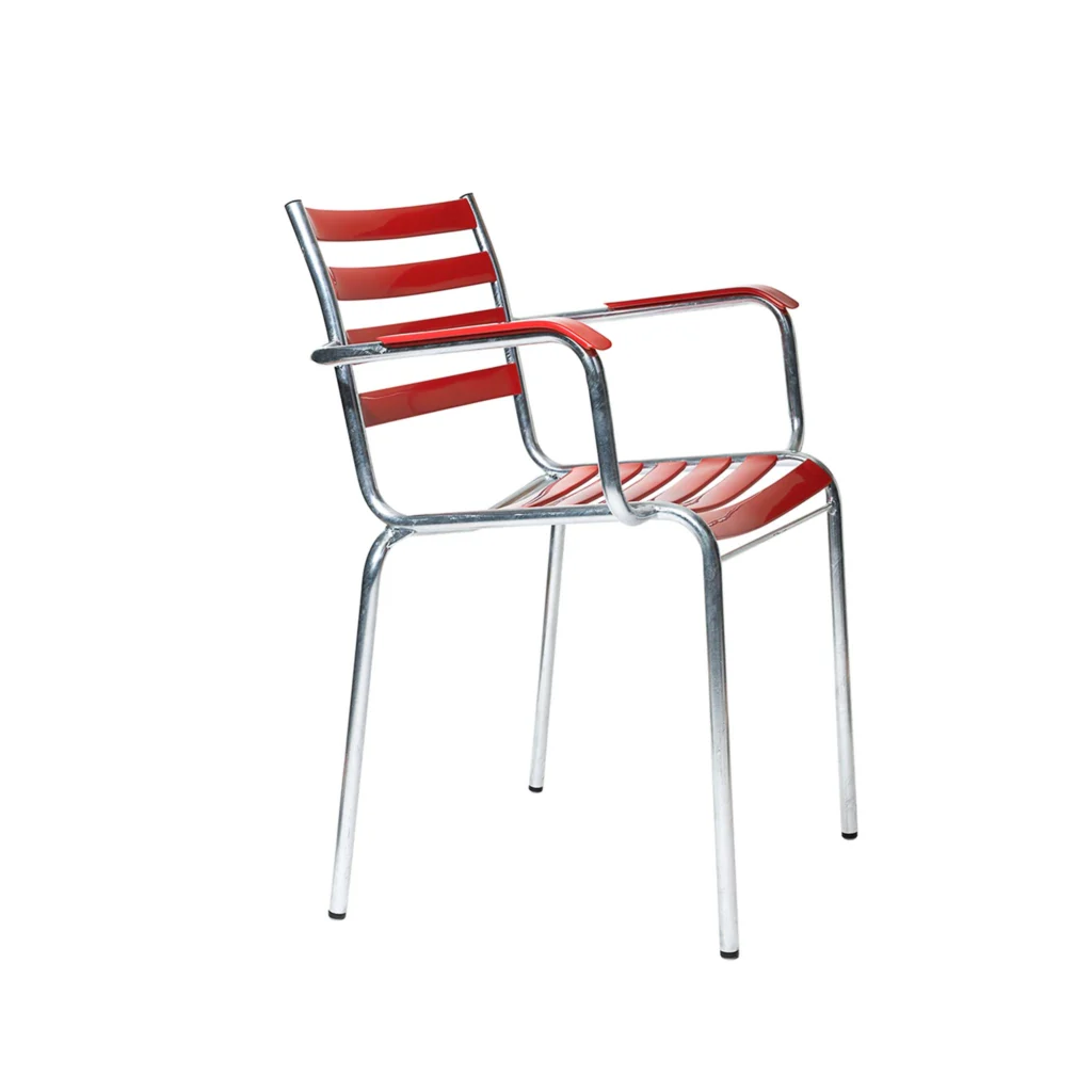 Modell 710 – Stuhl mit Armlehnen