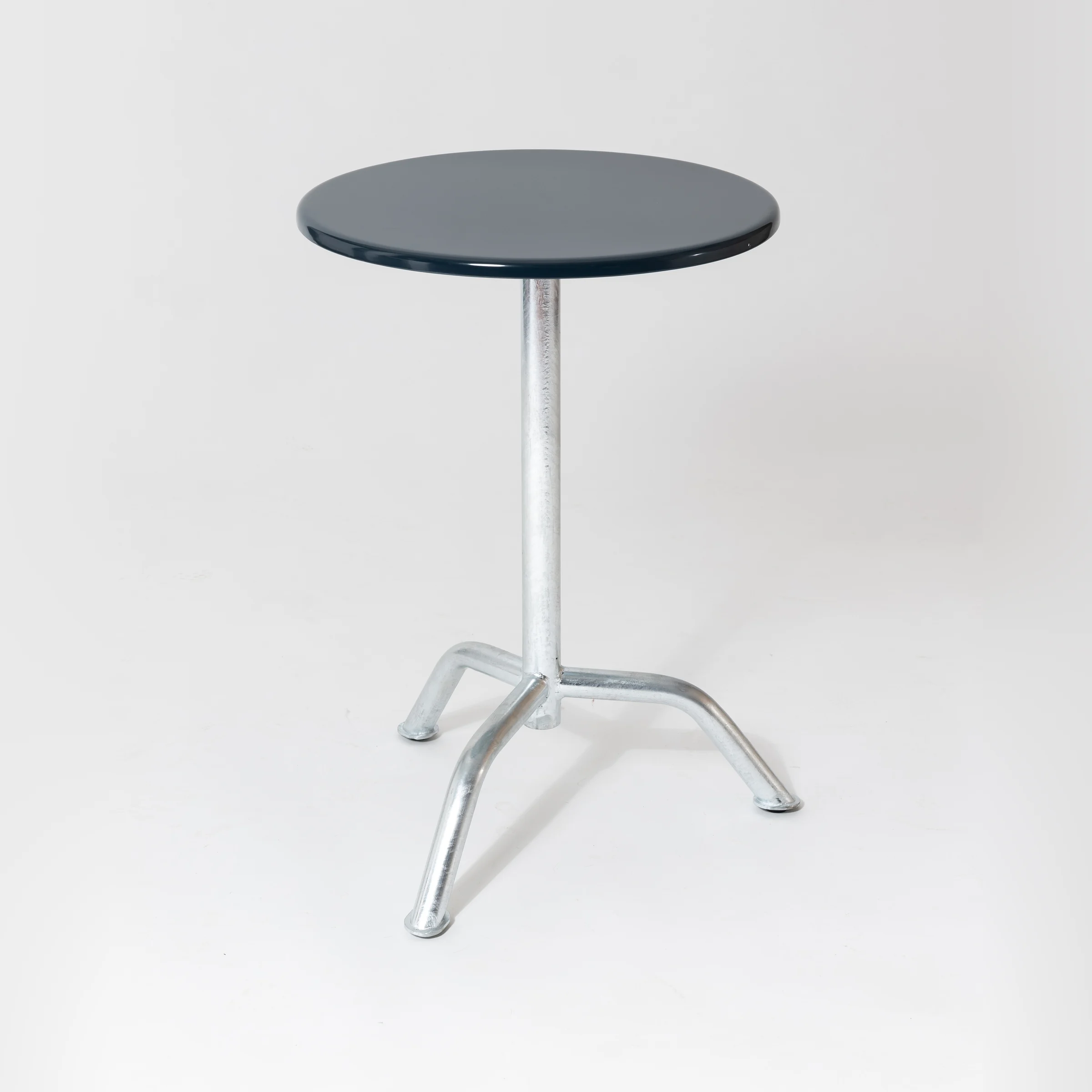 Clubtisch rund – Studioaufnahme