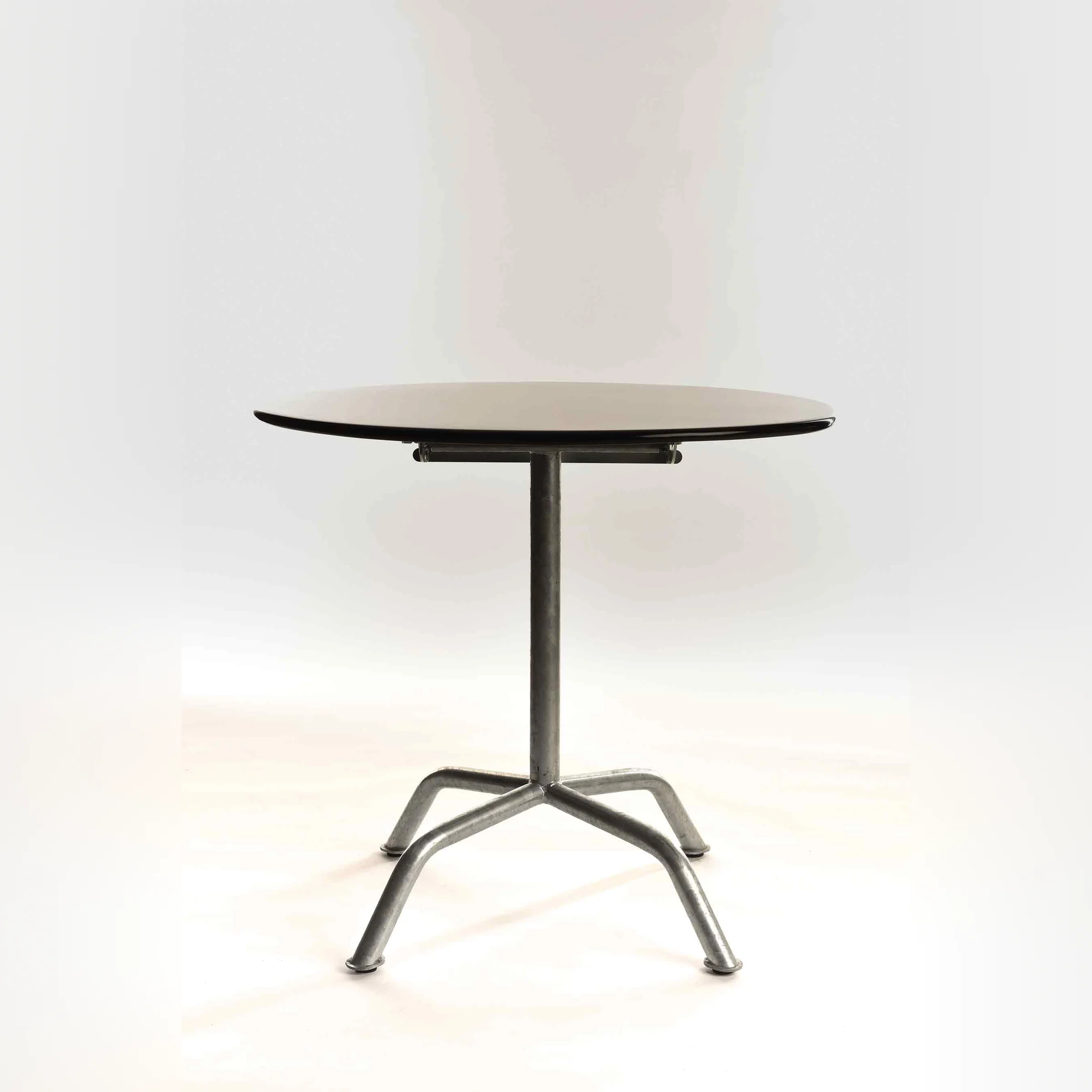 Klapptisch rund – Studioaufnahme